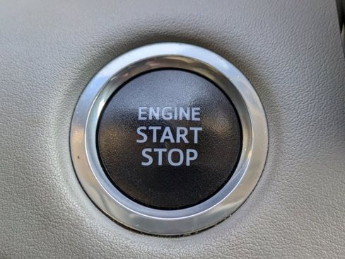 Used 2020 Toyota Highlander XLE image 34