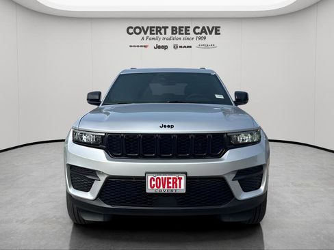 New 2025 Jeep Grand Cherokee Altitude image 2