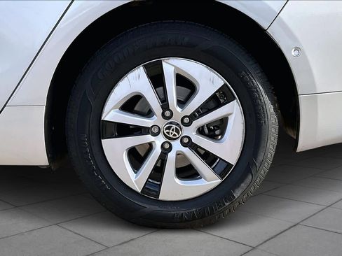 Used 2017 Toyota Prius Two image 10