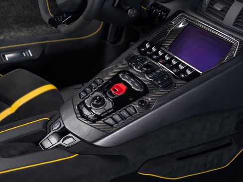 Used 2021 Lamborghini Aventador SVJ AWD/4WD image 38