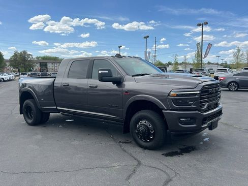 Used 2025 RAM 3500 Laramie AWD/4WD image 4