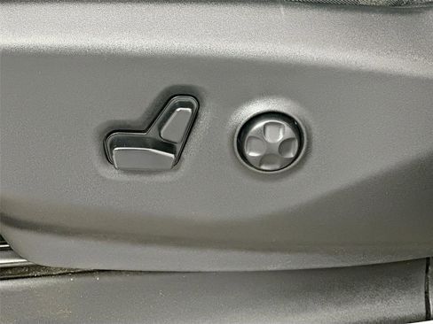 Used 2019 Chrysler Pacifica Limited image 19