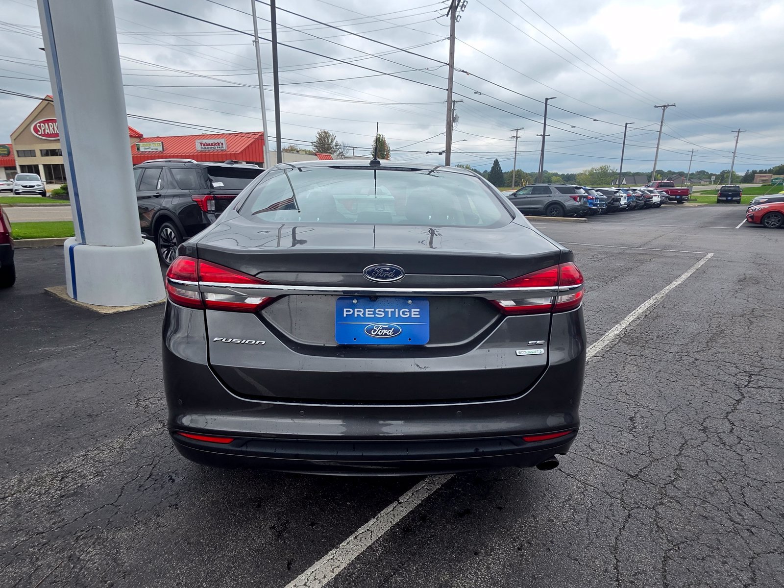 Used 2018 Ford Fusion SE w/ Fusion SE Technology Package FWD image 4