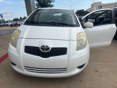 Used 2007 Toyota Yaris 2-Door Hatchback FWD image 3