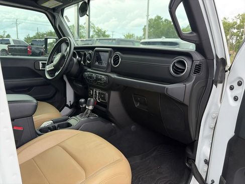 Used 2018 Jeep Wrangler Unlimited Sahara w/ Dual Top Group AWD/4WD image 11