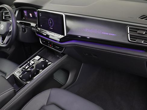 Used 2025 Volkswagen Atlas Cross Sport SEL R-Line image 19