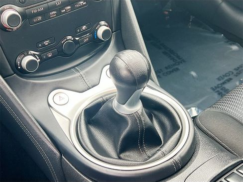 Used 2015 Nissan 370Z w/ Sport Package image 17