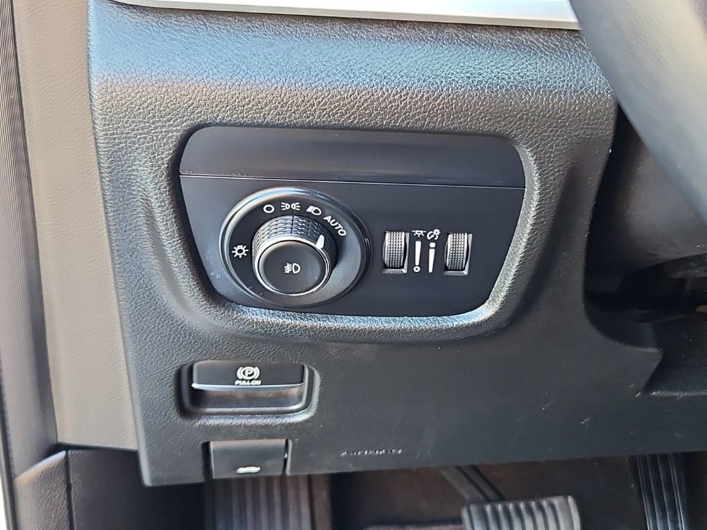 Used 2022 Jeep Grand Cherokee L Limited w/ Black Appearance Package RWD image 14