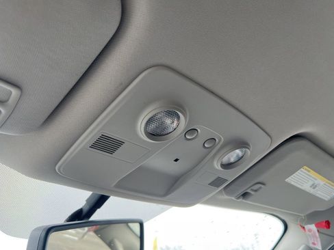 Used 2010 Chevrolet Traverse LT image 23