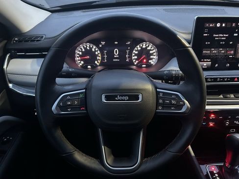 Used 2022 Jeep Compass Limited image 8