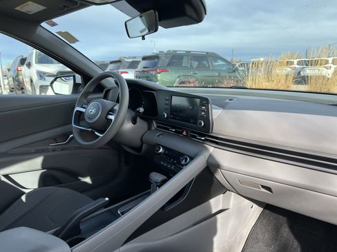 Used 2023 Hyundai Elantra SEL image 18