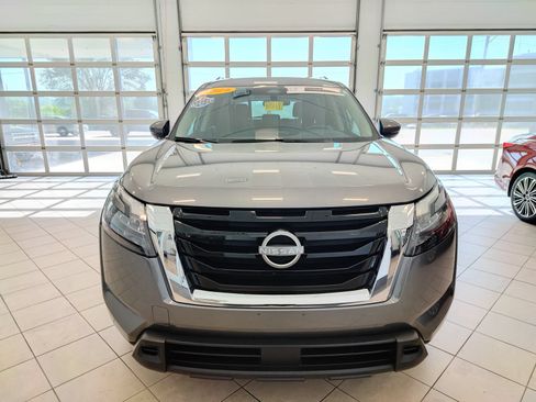 Used 2025 Nissan Pathfinder SV AWD/4WD image 7