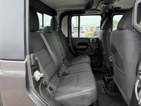 Used 2022 Jeep Gladiator Sport AWD/4WD image 15
