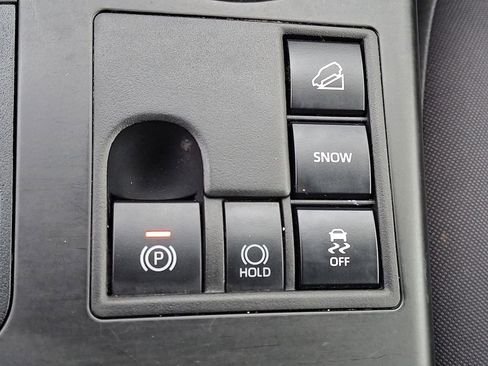 Used 2024 Toyota Highlander LE AWD/4WD image 25