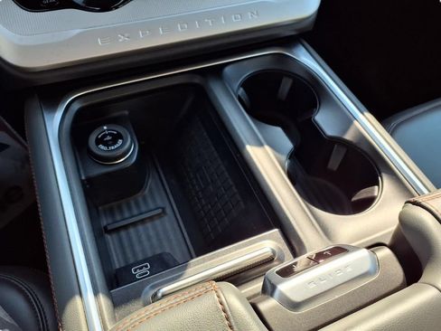 Certified 2025 Ford Expedition Active AWD/4WD image 15