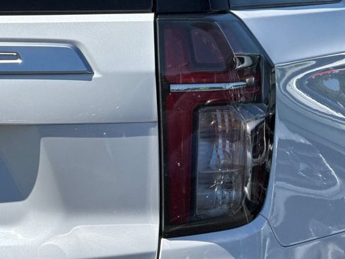 Used 2023 Chevrolet Suburban High Country w/ LPO, Illumination Package AWD/4WD image 46