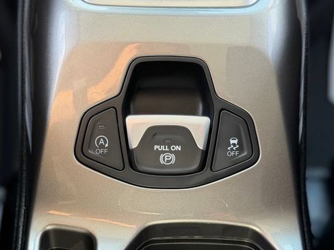 Used 2019 Jeep Renegade Limited AWD/4WD image 16