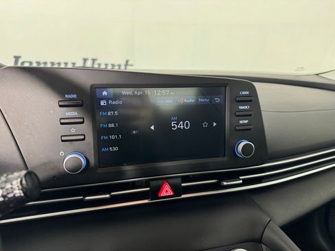 Used 2025 Hyundai Elantra SE FWD image 15