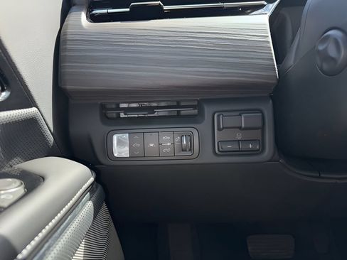 Used 2025 GMC Sierra EV Denali AWD/4WD image 23