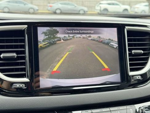 Used 2023 Chrysler Pacifica Touring-L FWD image 20