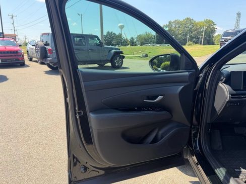 Used 2025 Hyundai Santa Cruz SEL FWD image 12
