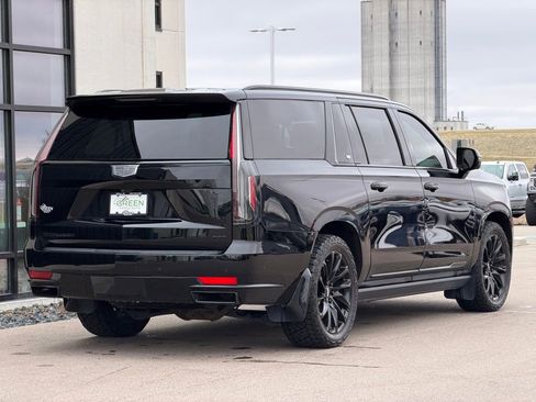 Used 2024 Cadillac Escalade ESV Sport Platinum w/ LPO, ONYX Package image 5