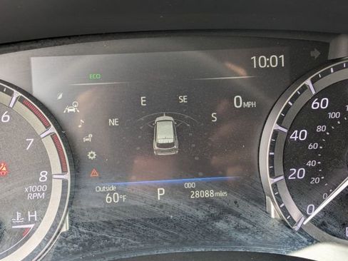 Used 2025 Toyota Highlander LE FWD image 19