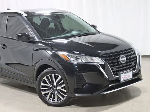 Used 2022 Nissan Kicks SV image 2