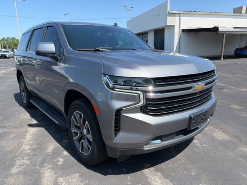 Used 2021 Chevrolet Tahoe LT w/ Luxury Package RWD image 3