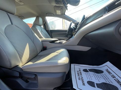 Used 2021 Toyota Camry SE FWD image 21