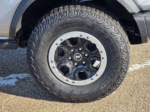 Used 2023 Ford Bronco Badlands w/ Sasquatch Package AWD/4WD image 11