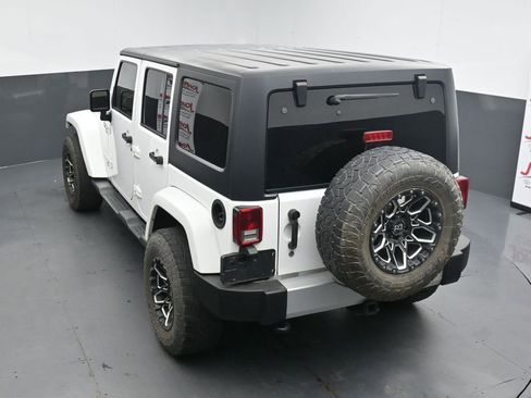 Used 2015 Jeep Wrangler Unlimited Sahara w/ Connectivity Group AWD/4WD image 14