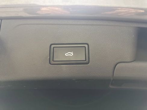 Used 2020 Volkswagen Atlas Cross Sport SE image 21