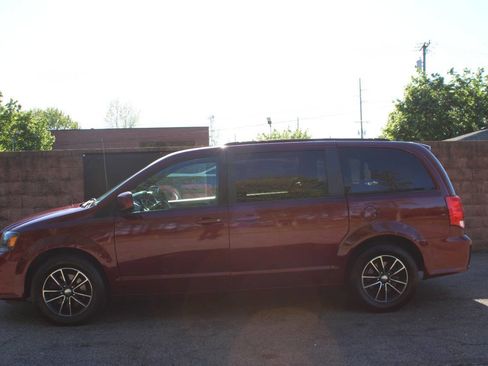 Used 2018 Dodge Grand Caravan GT FWD image 2