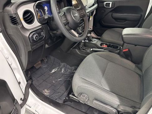 Used 2024 Jeep Wrangler Willys image 15