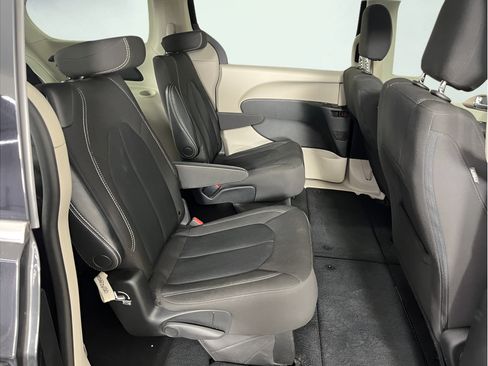 Used 2023 Chrysler Voyager LX FWD image 13
