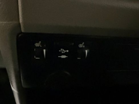 Used 2019 Toyota Sienna XLE w/ XLE Navigation Package image 35