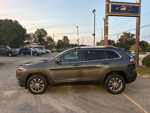 Used 2020 Jeep Cherokee Latitude Plus image 7