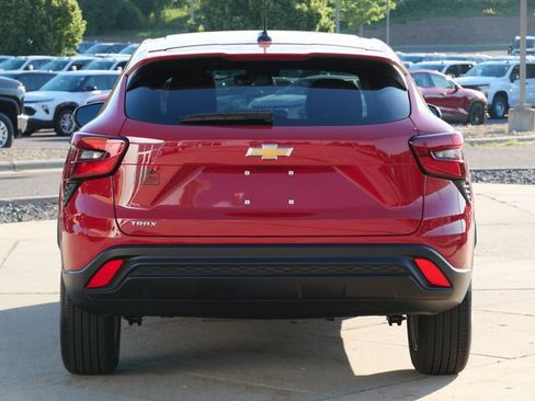 Used 2026 Chevrolet Trax LS w/ LS Convenience Package FWD image 6