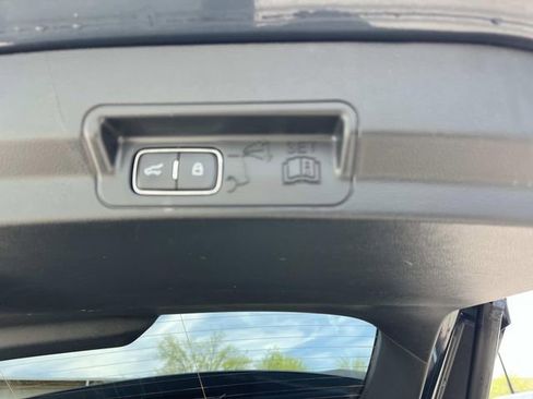 Used 2022 Ford Explorer XLT w/ Equipment Group 202A image 13