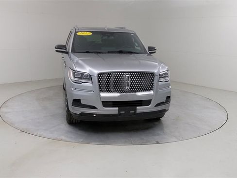 Used 2022 Lincoln Navigator Reserve image 10