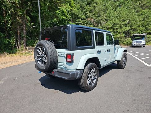 Used 2024 Jeep Wrangler Unlimited w/ Convenience Group AWD/4WD image 5