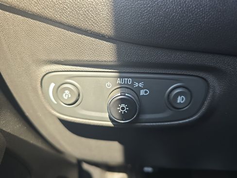 Used 2020 Chevrolet Equinox LT FWD image 22