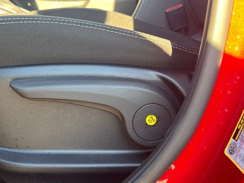 Certified 2025 Hyundai Venue SEL image 25