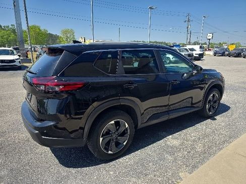 Used 2024 Nissan Rogue SV w/ SV Premium Package AWD/4WD image 5