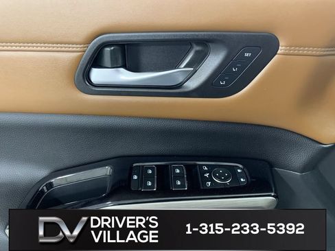 Used 2023 Nissan Pathfinder Platinum w/ Cargo Package AWD/4WD image 11