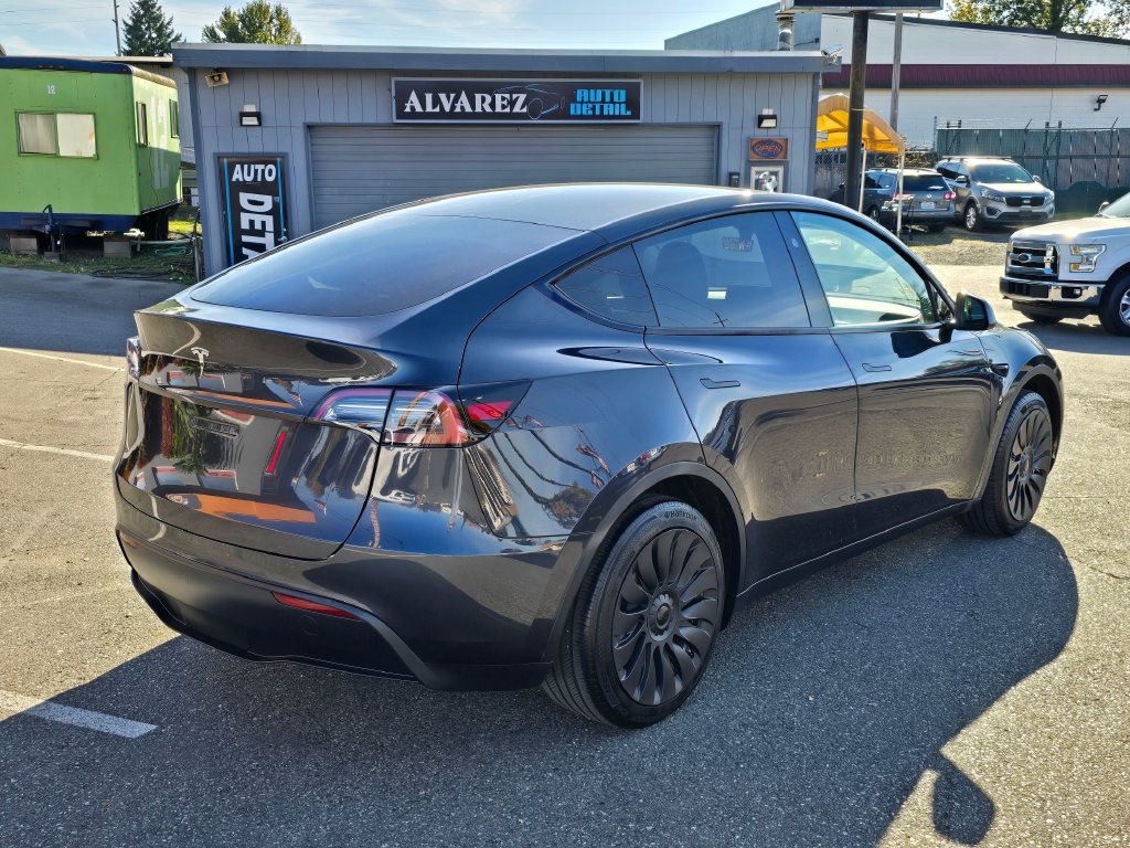Used 2024 Tesla Model Y Long Range AWD/4WD image 7