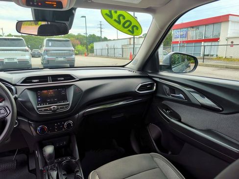 Used 2022 Chevrolet TrailBlazer LT FWD image 10