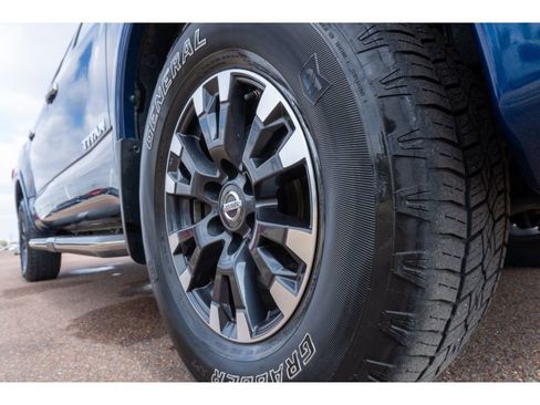 Used 2017 Nissan Titan Platinum Reserve w/ Off-Road Package image 9