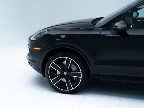 Certified 2023 Porsche Cayenne Platinum Edition AWD/4WD image 11